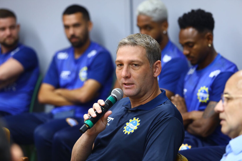 O técnico da equipe, Ricardo Costa, um dos principais destaques da campanha vitoriosa - Foto: Divulgação